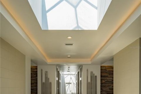 Propiedad comercial en alquiler en Tampa, Florida, 569.68 m2 № 1622051 - foto 8