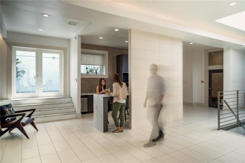 Propiedad comercial en alquiler en Tampa, Florida, 569.68 m2 № 1622051 - foto 3