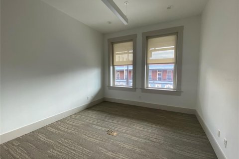 Propiedad comercial en alquiler en Tampa, Florida, 569.68 m2 № 1622051 - foto 11