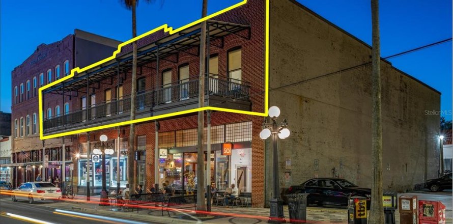 Propiedad comercial en Tampa, Florida 569.68 m2 № 1622051