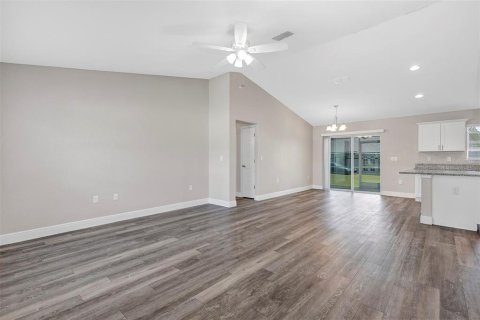 House in Ocala, Florida 3 bedrooms, 134.99 sq.m. № 2095157 - photo 8