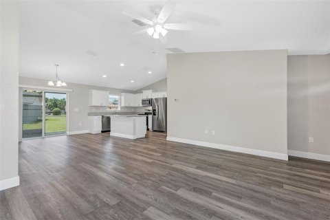 House in Ocala, Florida 3 bedrooms, 134.99 sq.m. № 2095157 - photo 9