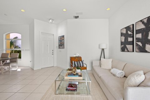 Villa ou maison à vendre à Hollywood, Floride: 3 chambres, 145.02 m2 № 2025535 - photo 17