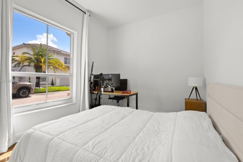 Villa ou maison à vendre à Hollywood, Floride: 3 chambres, 145.02 m2 № 2025535 - photo 30