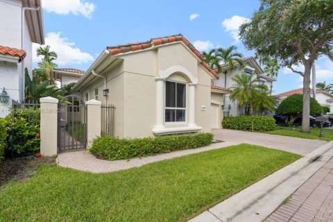 Villa ou maison à vendre à Hollywood, Floride: 3 chambres, 145.02 m2 № 2025535 - photo 3