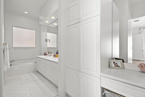 Villa ou maison à vendre à Hollywood, Floride: 3 chambres, 145.02 m2 № 2025535 - photo 28