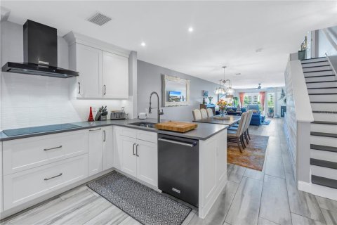 Adosado en venta en Tierra Verde, Florida, 3 dormitorios, 197.6 m2 № 2111091 - foto 5