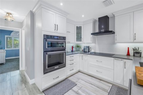 Adosado en venta en Tierra Verde, Florida, 3 dormitorios, 197.6 m2 № 2111091 - foto 2