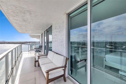 Condo in Miami Beach, Florida, 2 bedrooms  № 1888239 - photo 19