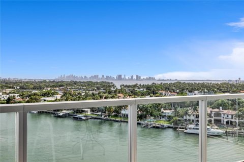 Condo in Miami Beach, Florida, 2 bedrooms  № 1888239 - photo 10