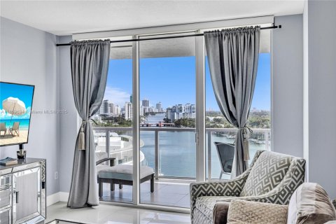 Condo in Miami Beach, Florida, 2 bedrooms  № 1888239 - photo 3