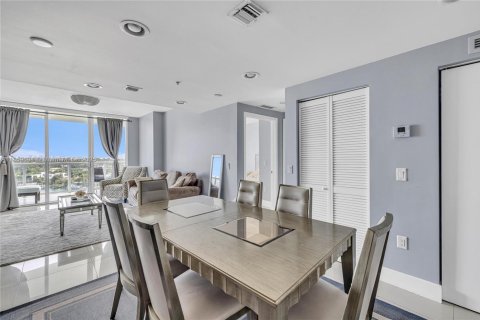 Condo in Miami Beach, Florida, 2 bedrooms  № 1888239 - photo 13
