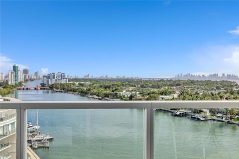 Condo in Miami Beach, Florida, 2 bedrooms  № 1888239 - photo 16