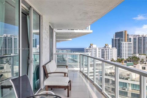 Condo in Miami Beach, Florida, 2 bedrooms  № 1888239 - photo 18