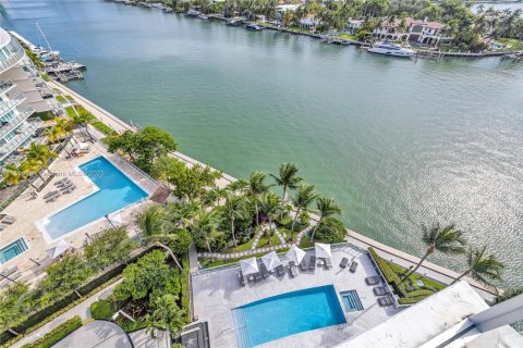 Condo in Miami Beach, Florida, 2 bedrooms  № 1888239 - photo 22