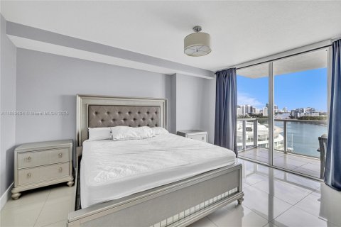 Condo in Miami Beach, Florida, 2 bedrooms  № 1888239 - photo 23