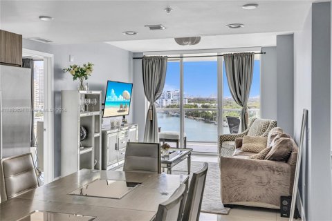 Condo in Miami Beach, Florida, 2 bedrooms  № 1888239 - photo 6