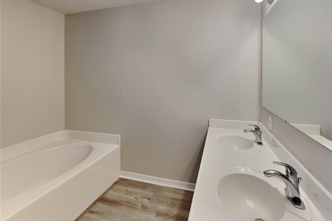 Снять в аренду виллу или дом в Спринг-Хилл, Флорида 1 комната, 189.89м2, № 1912419 - фото 11