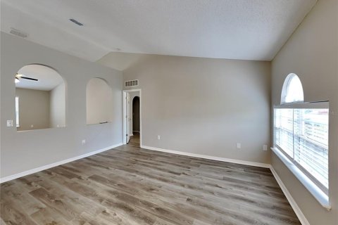 Снять в аренду виллу или дом в Спринг-Хилл, Флорида 1 комната, 189.89м2, № 1912419 - фото 2