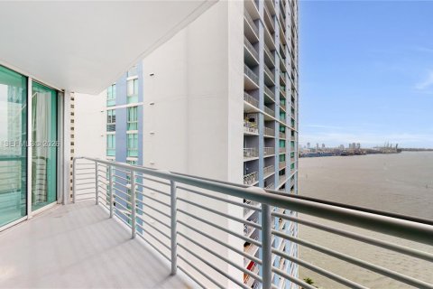 Condo in Miami, Florida, 3 bedrooms  № 2004124 - photo 21