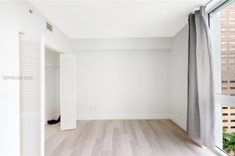 Condo in Miami, Florida, 3 bedrooms  № 2004124 - photo 14