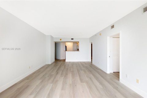 Condo in Miami, Florida, 3 bedrooms  № 2004124 - photo 7