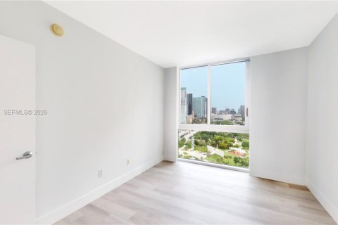 Condo in Miami, Florida, 3 bedrooms  № 2004124 - photo 8