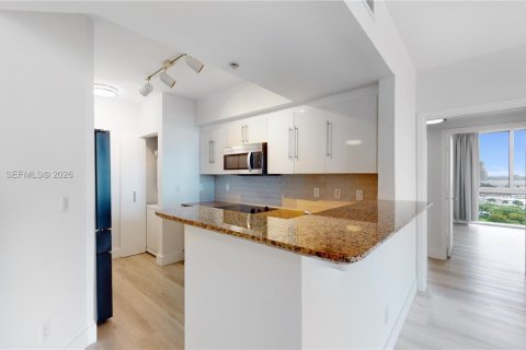 Condo in Miami, Florida, 3 bedrooms  № 2004124 - photo 3