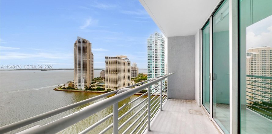 Condo in Miami, Florida, 3 bedrooms  № 2004124