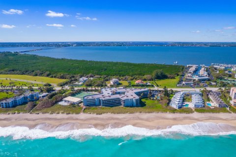 Condominio en venta en Stuart, Florida, 2 dormitorios, 141.4 m2 № 1100827 - foto 1