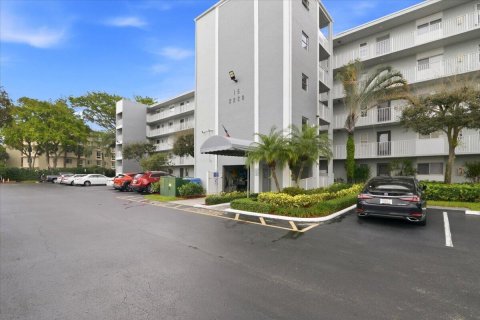 Condo à Pompano Beach, Floride, 2 chambres  № 2146002