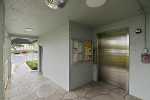 Copropriété à vendre à Pompano Beach, Floride: 2 chambres, 76.64 m2 № 2146002 - photo 2