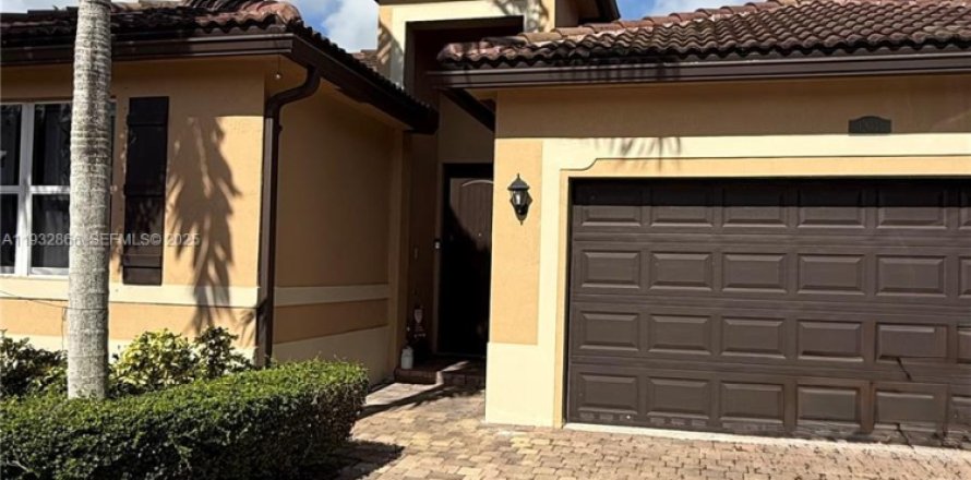 Дом в Хомстед, Флорида 4 спальни, 174.38м2 № 1992004