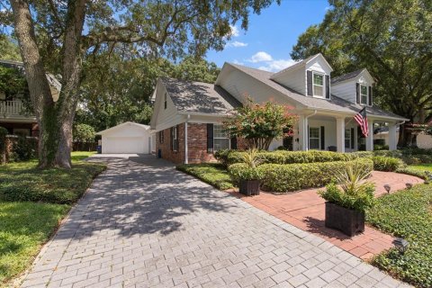 House in Tampa, Florida 3 bedrooms, 306.58 sq.m. № 1349507 - photo 3