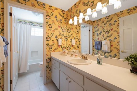 House in Tampa, Florida 3 bedrooms, 306.58 sq.m. № 1349507 - photo 23