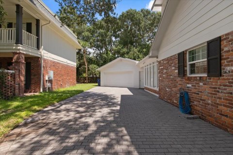 House in Tampa, Florida 3 bedrooms, 306.58 sq.m. № 1349507 - photo 30