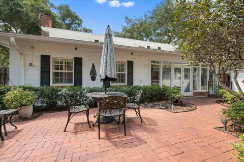 House in Tampa, Florida 3 bedrooms, 306.58 sq.m. № 1349507 - photo 27