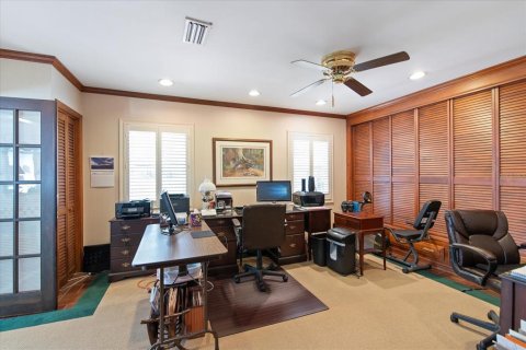 House in Tampa, Florida 3 bedrooms, 306.58 sq.m. № 1349507 - photo 9