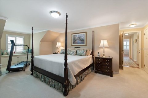 House in Tampa, Florida 3 bedrooms, 306.58 sq.m. № 1349507 - photo 19