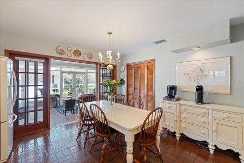 House in Tampa, Florida 3 bedrooms, 306.58 sq.m. № 1349507 - photo 12