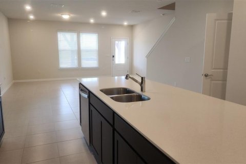 Townhouse in Winter Garden, Florida 4 bedrooms, 164.44 sq.m. № 1835927 - photo 8
