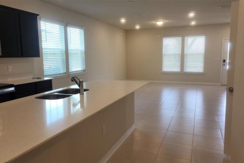 Townhouse in Winter Garden, Florida 4 bedrooms, 164.44 sq.m. № 1835927 - photo 3