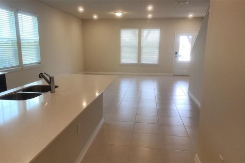 Townhouse in Winter Garden, Florida 4 bedrooms, 164.44 sq.m. № 1835927 - photo 9