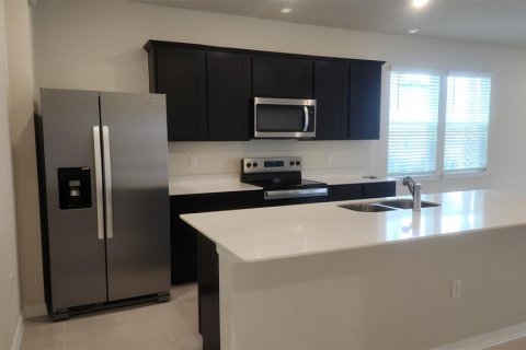 Townhouse in Winter Garden, Florida 4 bedrooms, 164.44 sq.m. № 1835927 - photo 2