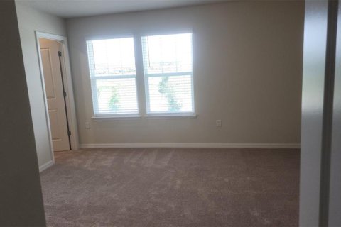 Townhouse in Winter Garden, Florida 4 bedrooms, 164.44 sq.m. № 1835927 - photo 4