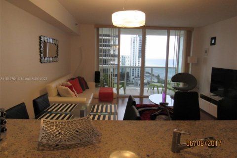 Condominio en alquiler en Hallandale Beach, Florida, 1 dormitorio, 78.41 m2 № 2085635 - foto 12