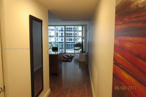 Condominio en alquiler en Hallandale Beach, Florida, 1 dormitorio, 78.41 m2 № 2085635 - foto 8