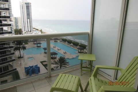Condominio en alquiler en Hallandale Beach, Florida, 1 dormitorio, 78.41 m2 № 2085635 - foto 20