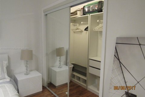 Condominio en alquiler en Hallandale Beach, Florida, 1 dormitorio, 78.41 m2 № 2085635 - foto 7