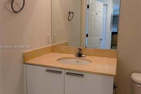Copropriété à louer à Hollywood, Floride: 2 chambres, 112.41 m2 № 2084843 - photo 16